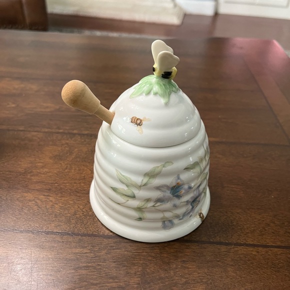 Lenox butterfly meadow honey jar with lid and wooden honey dipper. - Picture 3 of 7